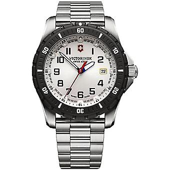 Victorinox Maverick Quartz analog man Watch med rustfritt stål armbånd V241677
