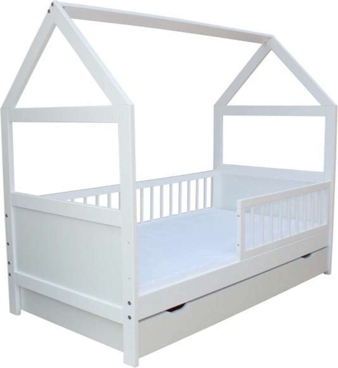 Toddler bed house - 140 x 70cm - solid pine wood