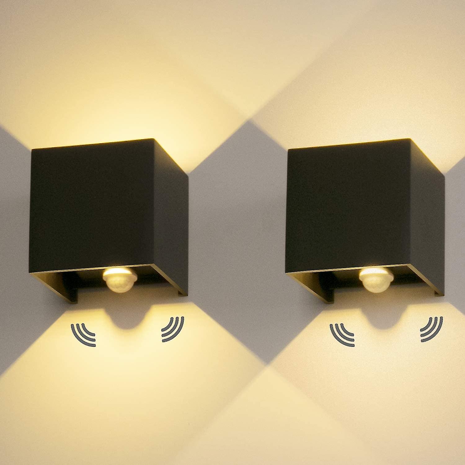 Lampada da parete per esterni a led da 2 pezzi 12w con sensore di movimento 3000k lampada da parete esterna Ip65 con angolo del fascio regolabile verso il basso interno / esterno