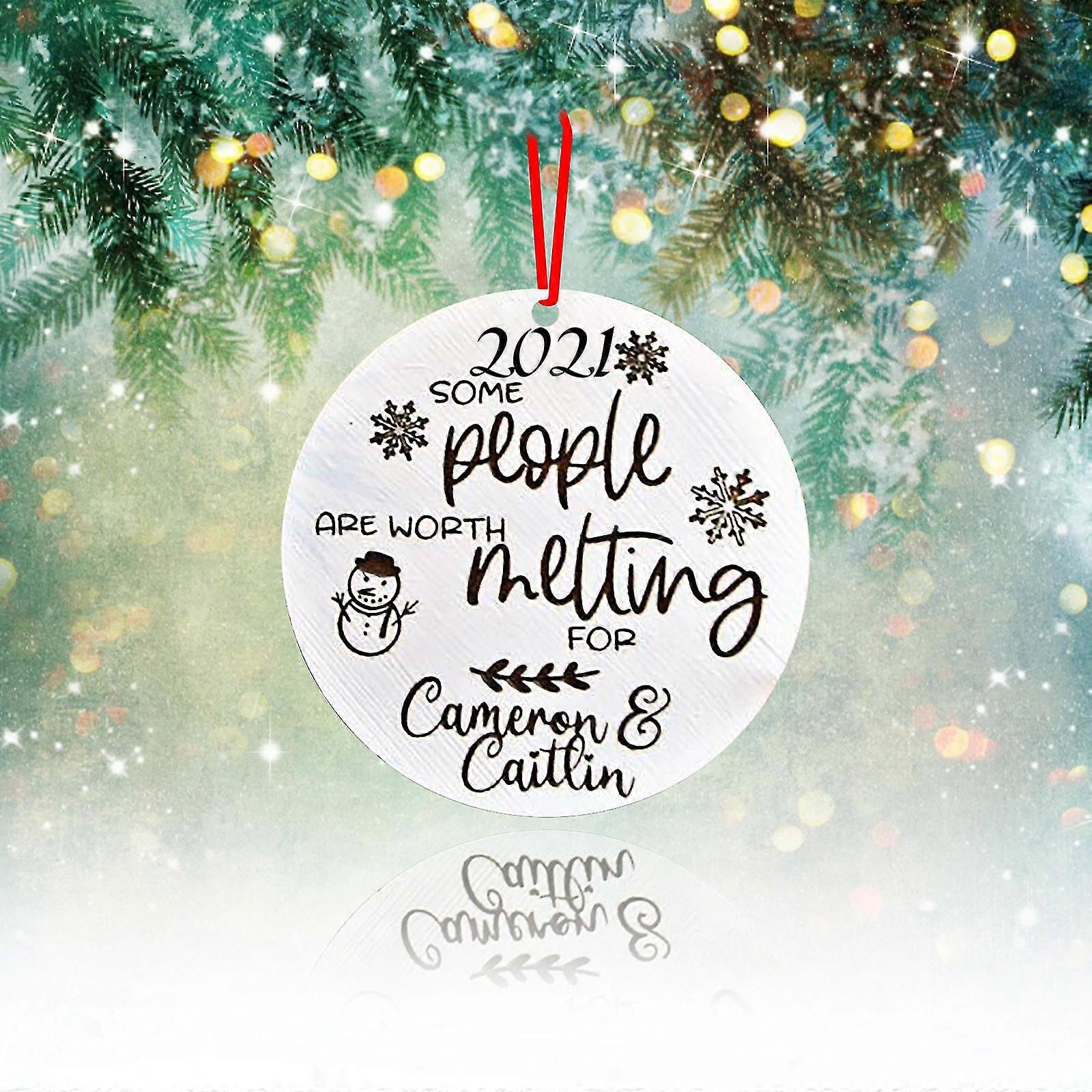 تخصيص الزينة على شكل الحلي المعلقة لتزيين عيد الميلاد