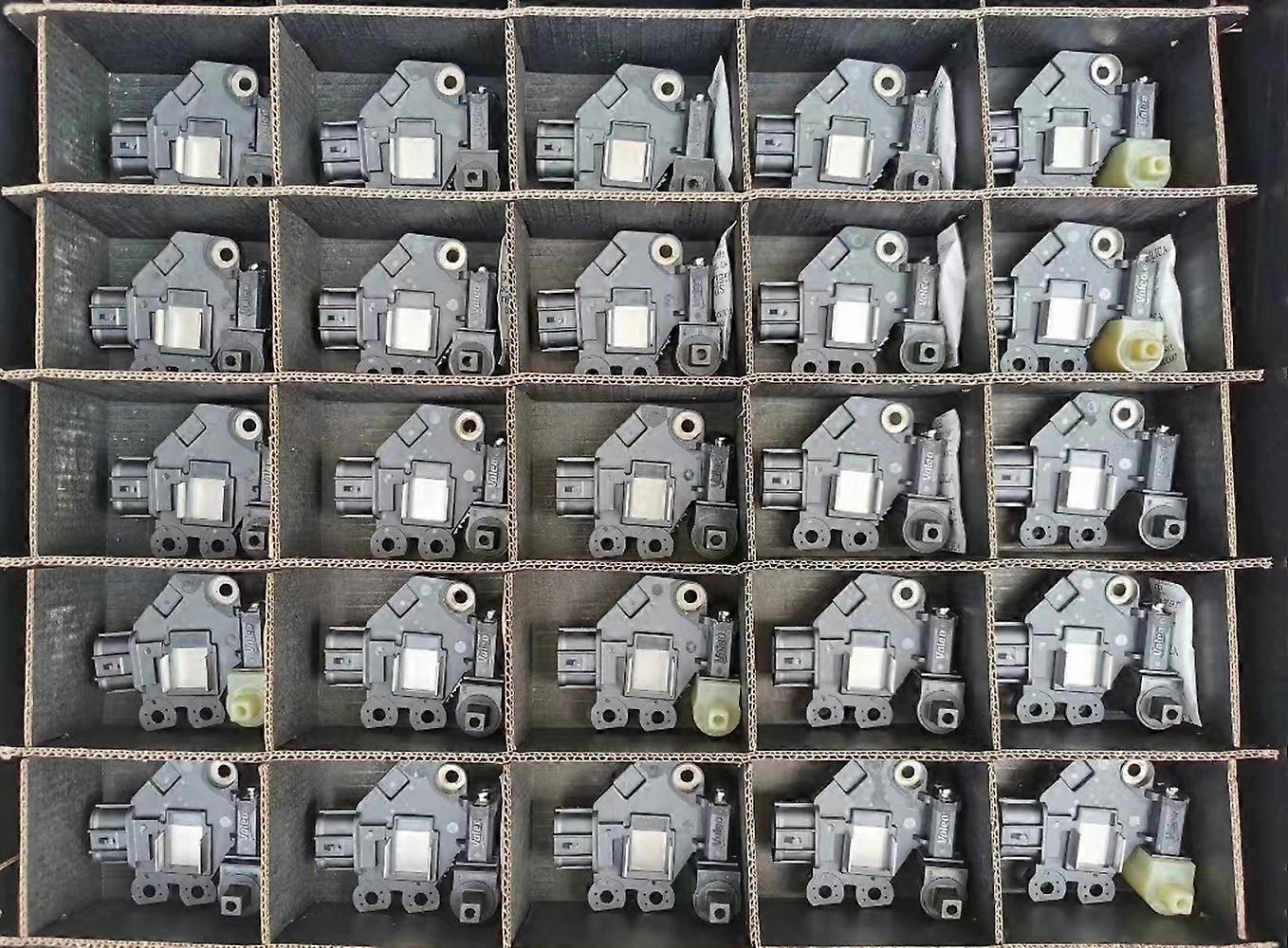 OEM generátor kefe doboz szénkefe KIA K3 K5 autógenerátorhoz