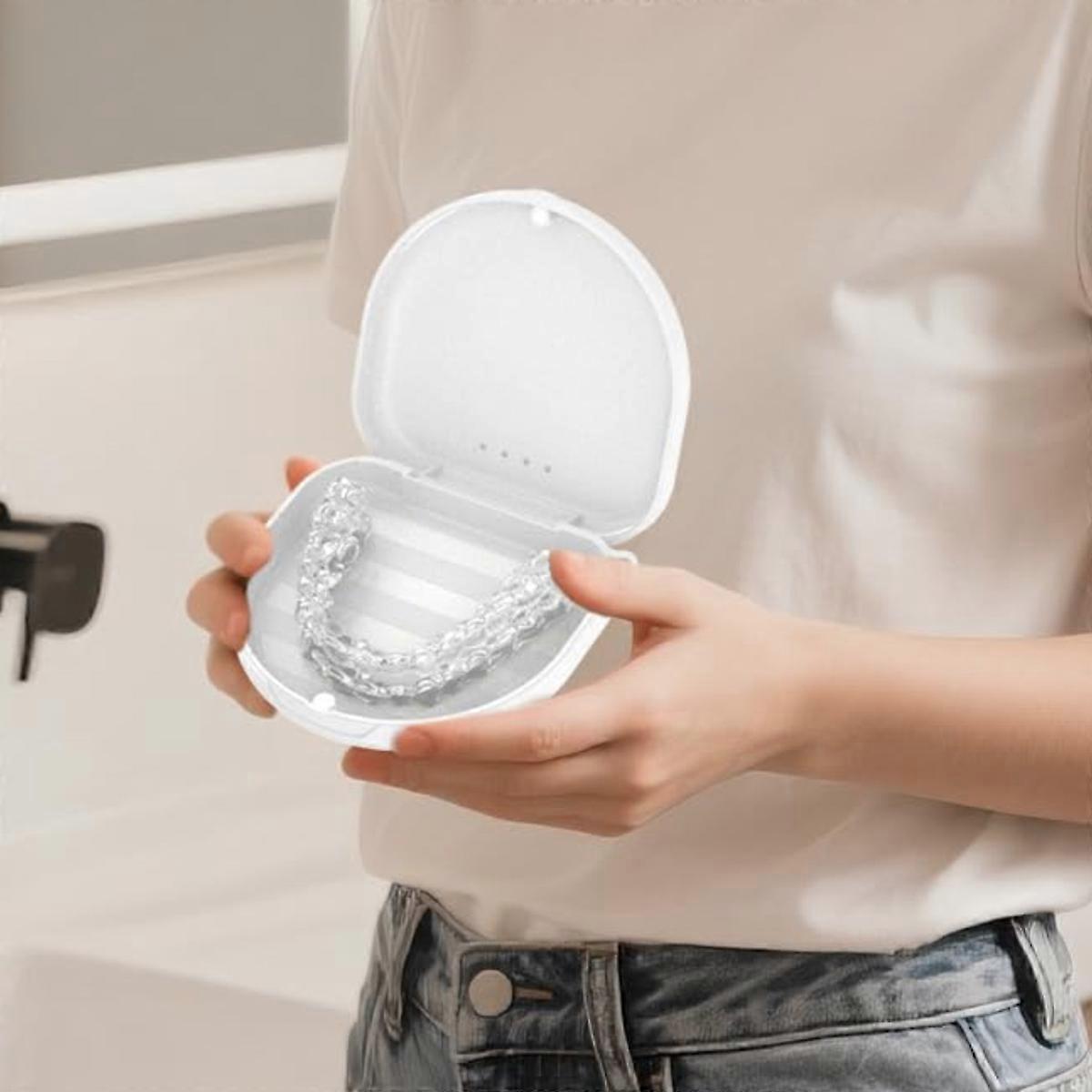 Slim, Ventilated, Compact Retainer Case for Invisible Aligners