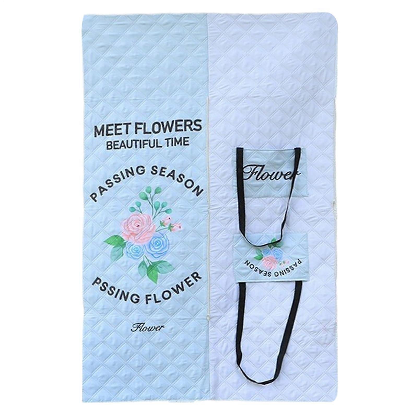 Sandproof Picnic Mat with Zipper Pocket, 3.28x4.92 Feet