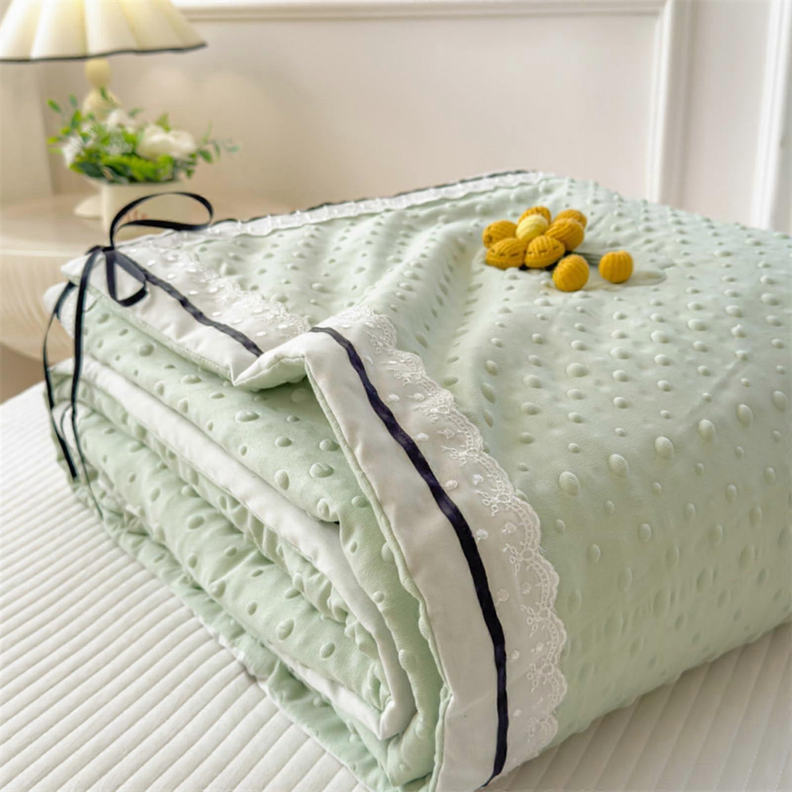Solid Color Quilted Bedspread Lightweight Reversible Summer Duvet for Bed or Sofa, Light Green 200x230cm