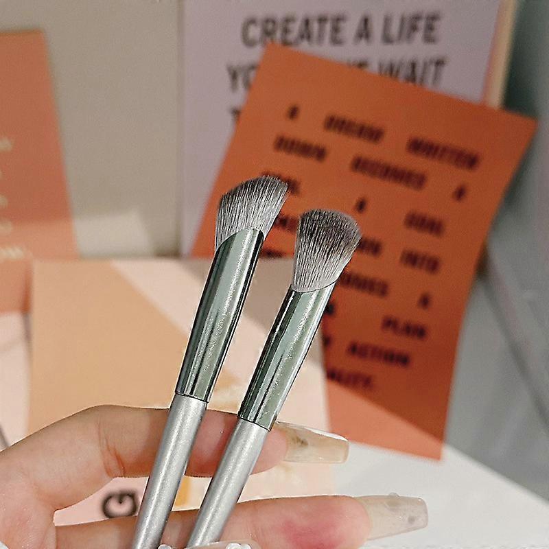 Soft-bristled, angled concealer brush with rounded tips for covering acne scars and dark circles without absorbing too much powder.