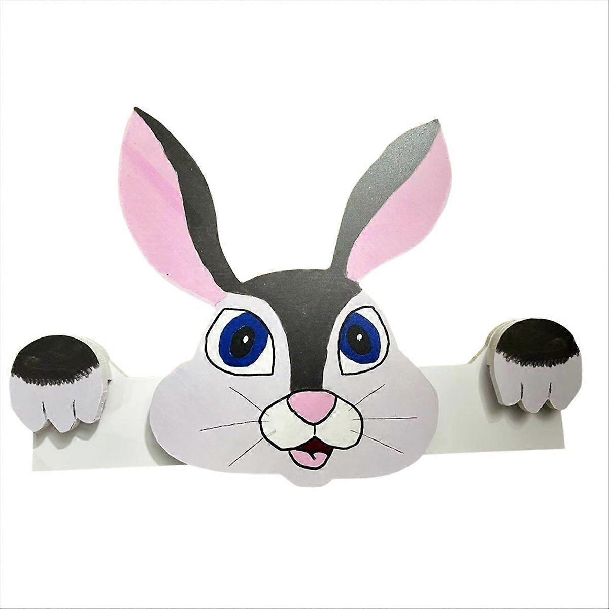 Plot s hlavou králika na dvore Umelecký vonkajší plot