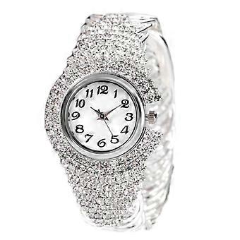 Montre-bracelet sophistiquée pour femme, ornée de cristaux et résistante à l'eau, couleur argent.
