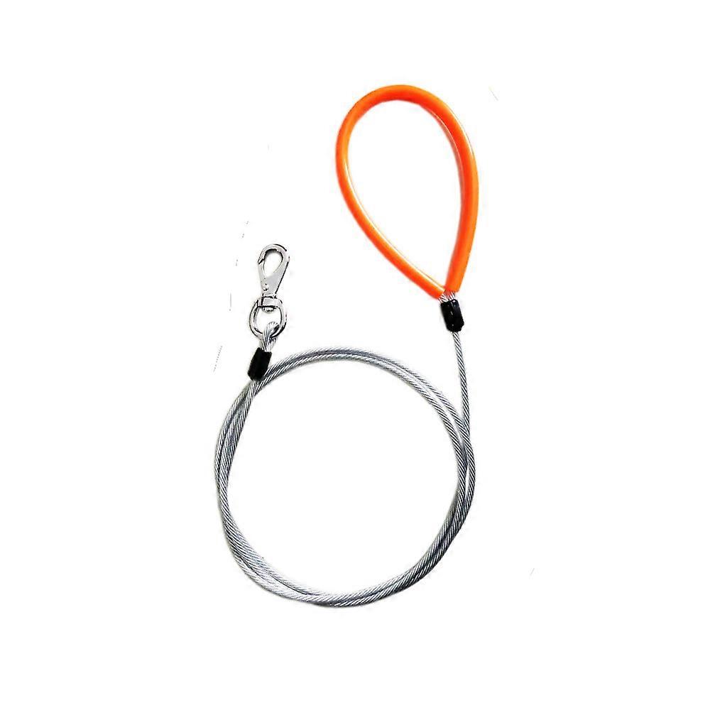 Lien de confiance : laisse robuste pour des promenades fiables, clips métalliques assurent une fixation sûre, conception anti-mastication pour les chiens de toutes tailles, poignée en silicone souple