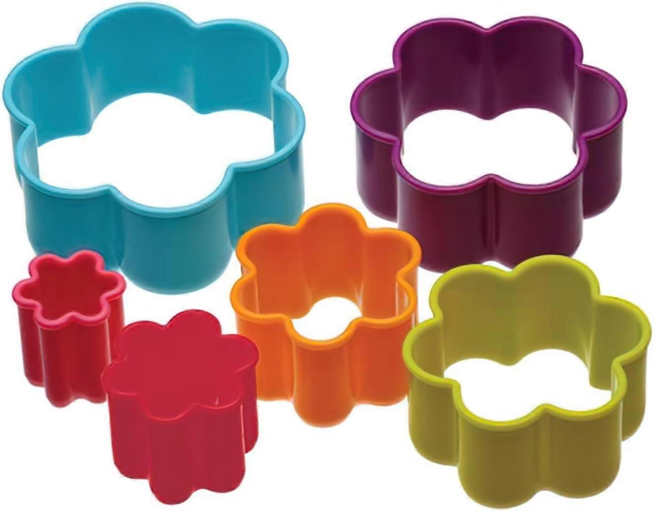Sett med seks plast blomsterformede cookie cutters