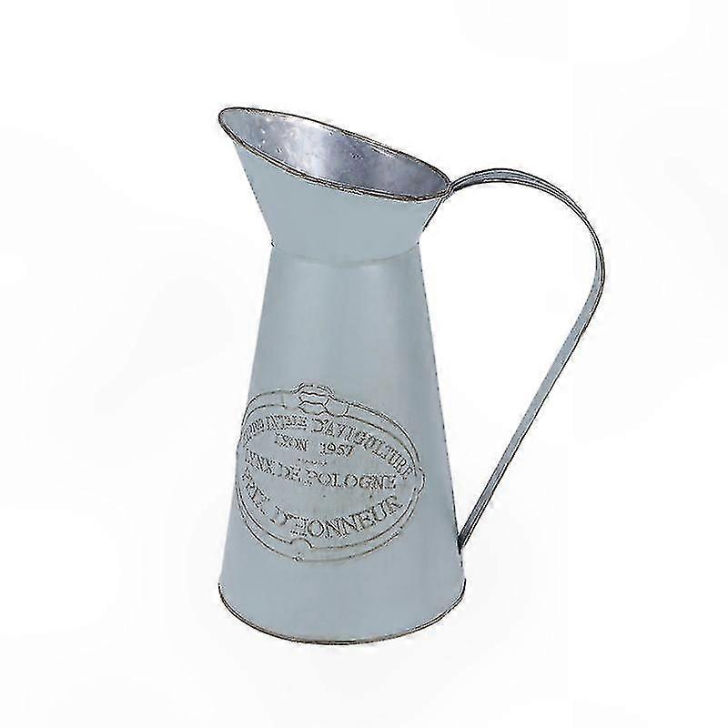 Einzelne Metallkrugvase