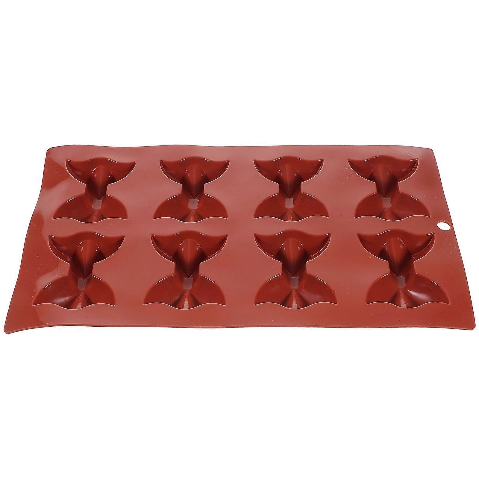 Cake molds in silicone, crown shaped for distinctive desserts, promotes creative baking