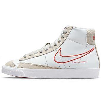 Nike Blazer 77 SE Gold tone Lock Mid top Skateboard Shoes Women's Beige White Red DH6757-100