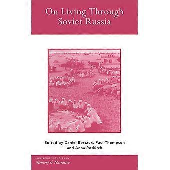 Vivendo na Rússia Soviética - Taylor & Francis Ltd - Capa dura - Livro em inglês - História