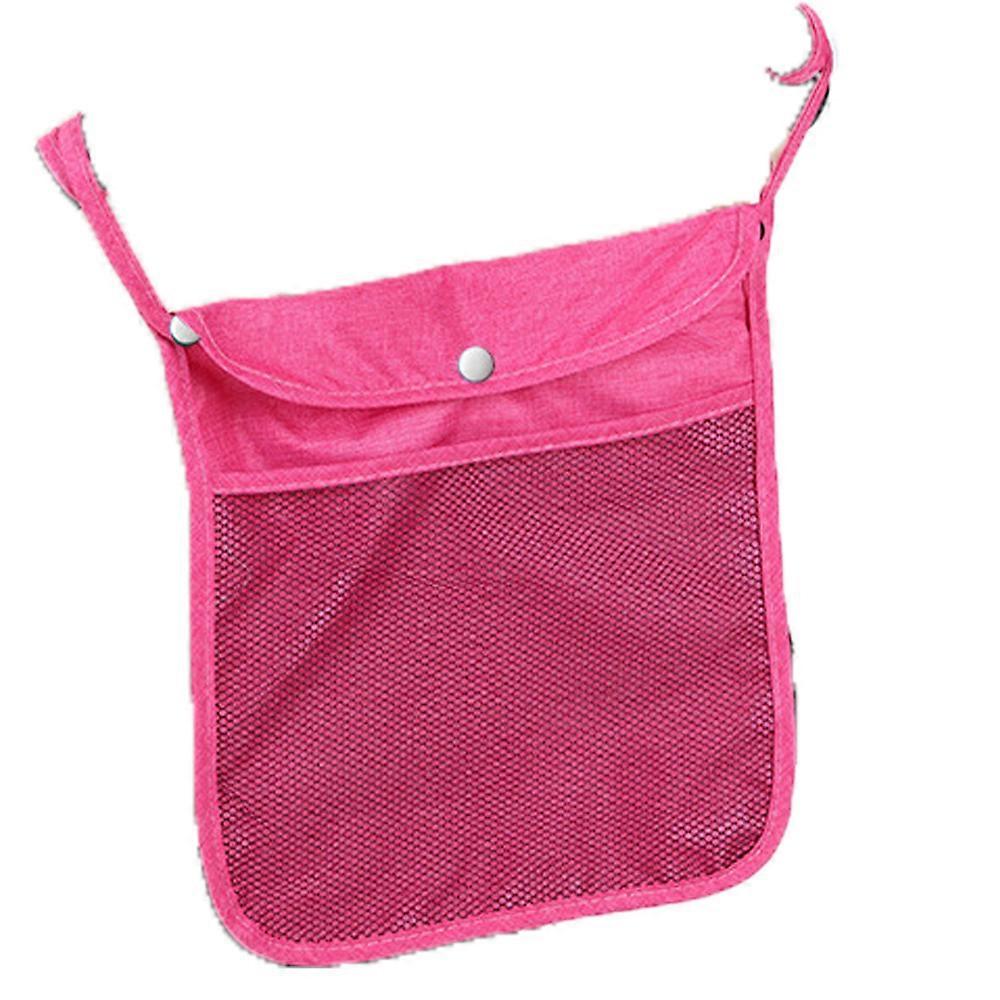 Saco de linho pendurado na parte de trás do carrinho de bebê