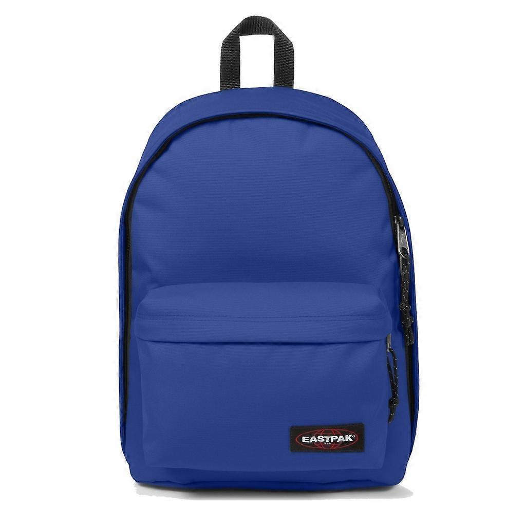 Batohy Eastpak mimo kancelář