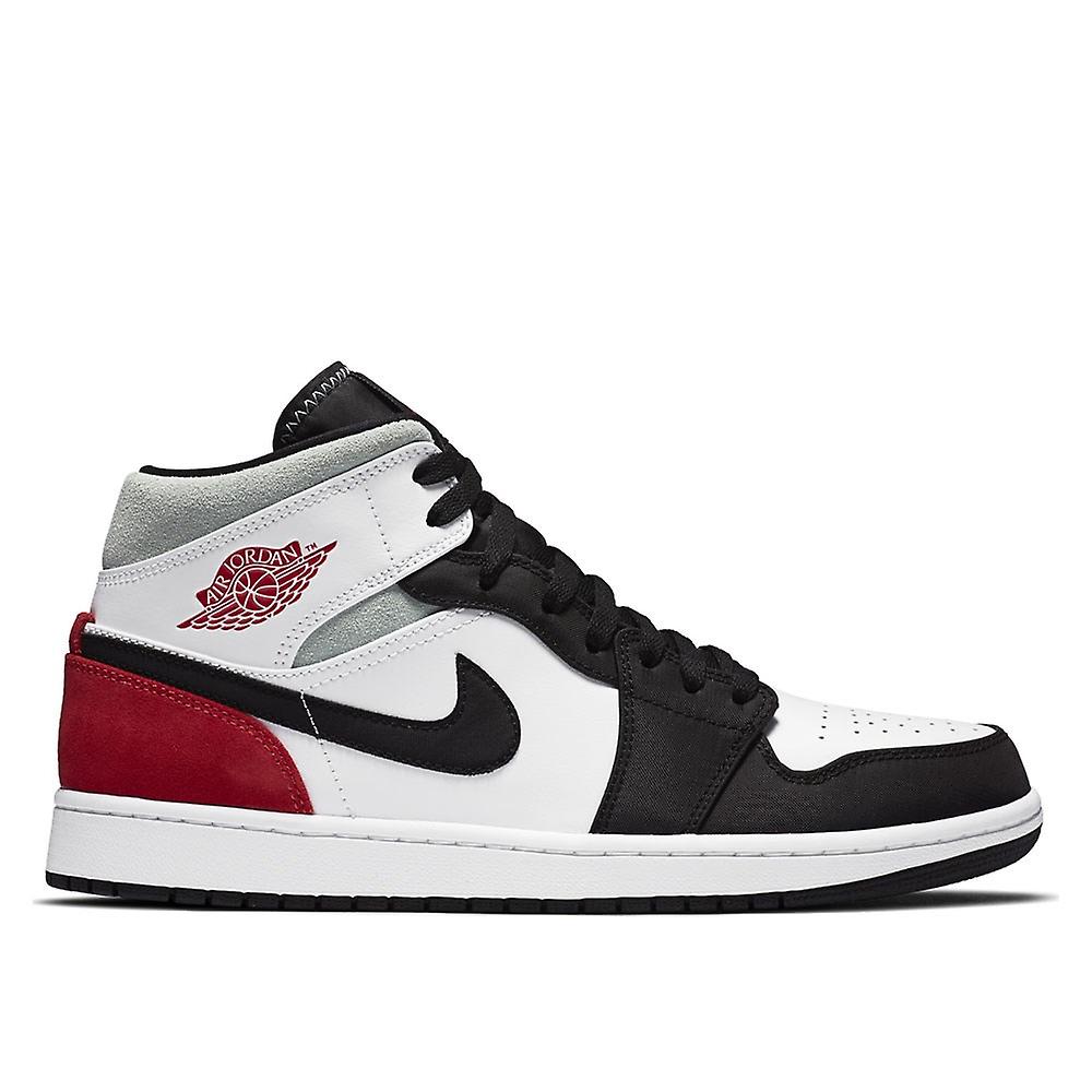 universal jordan 1s