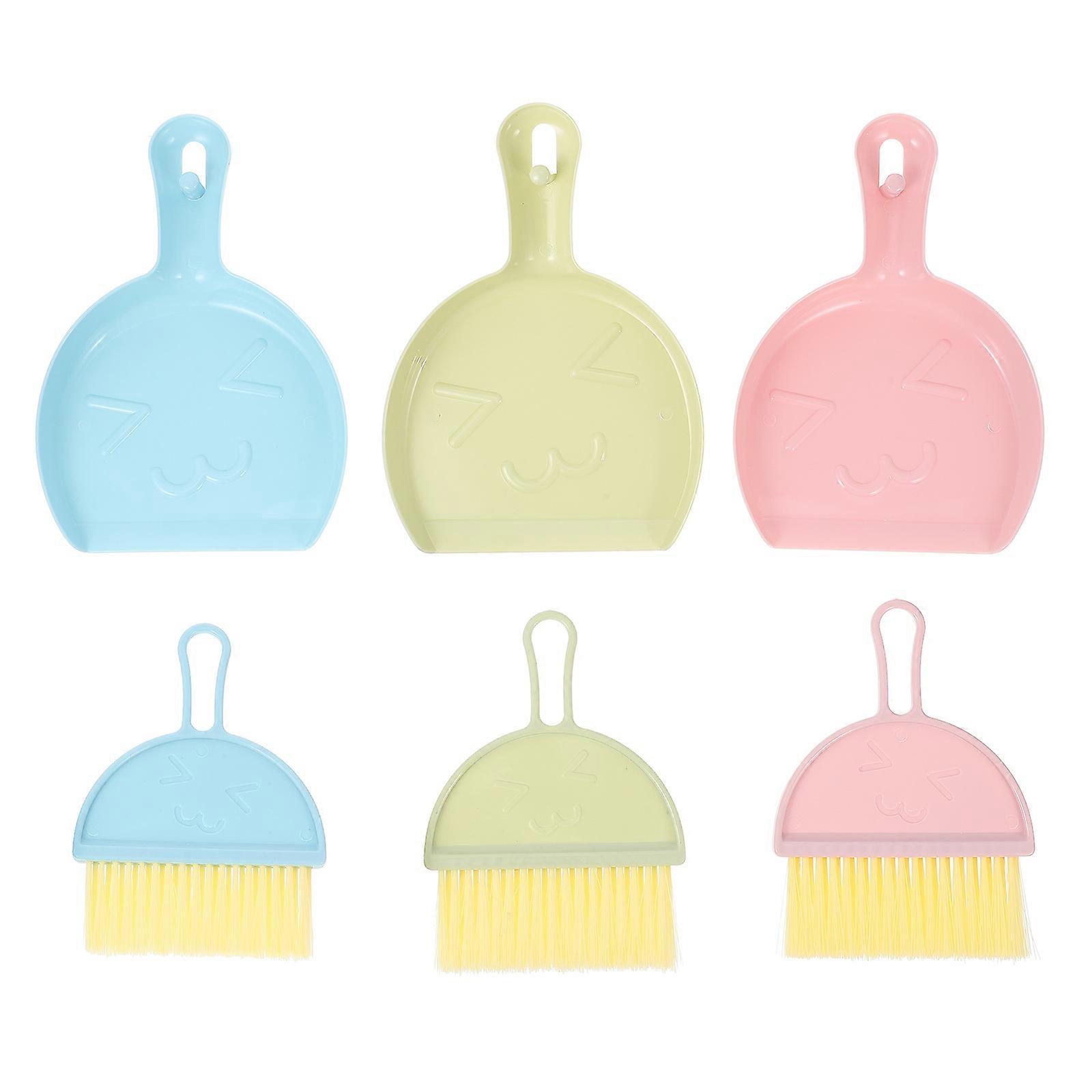 Mini Broom Set for Small Pets, Ergonomic Handle, Dustpan Brush Combo, Easy Cleaning for Hamsters, Guinea Pigs, Rabbits – Green