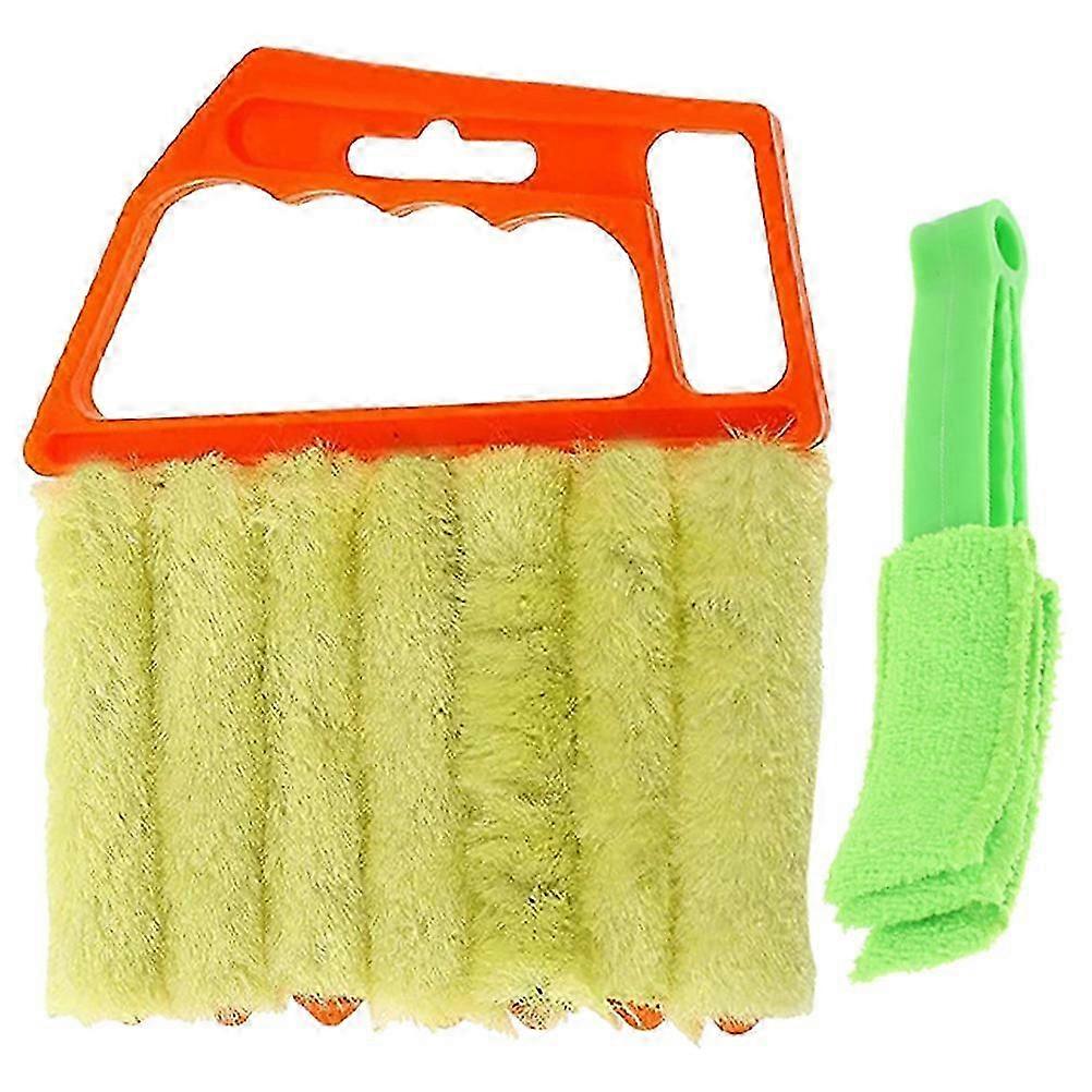 Pulley-Controlled Blind Brush for Tight Gaps