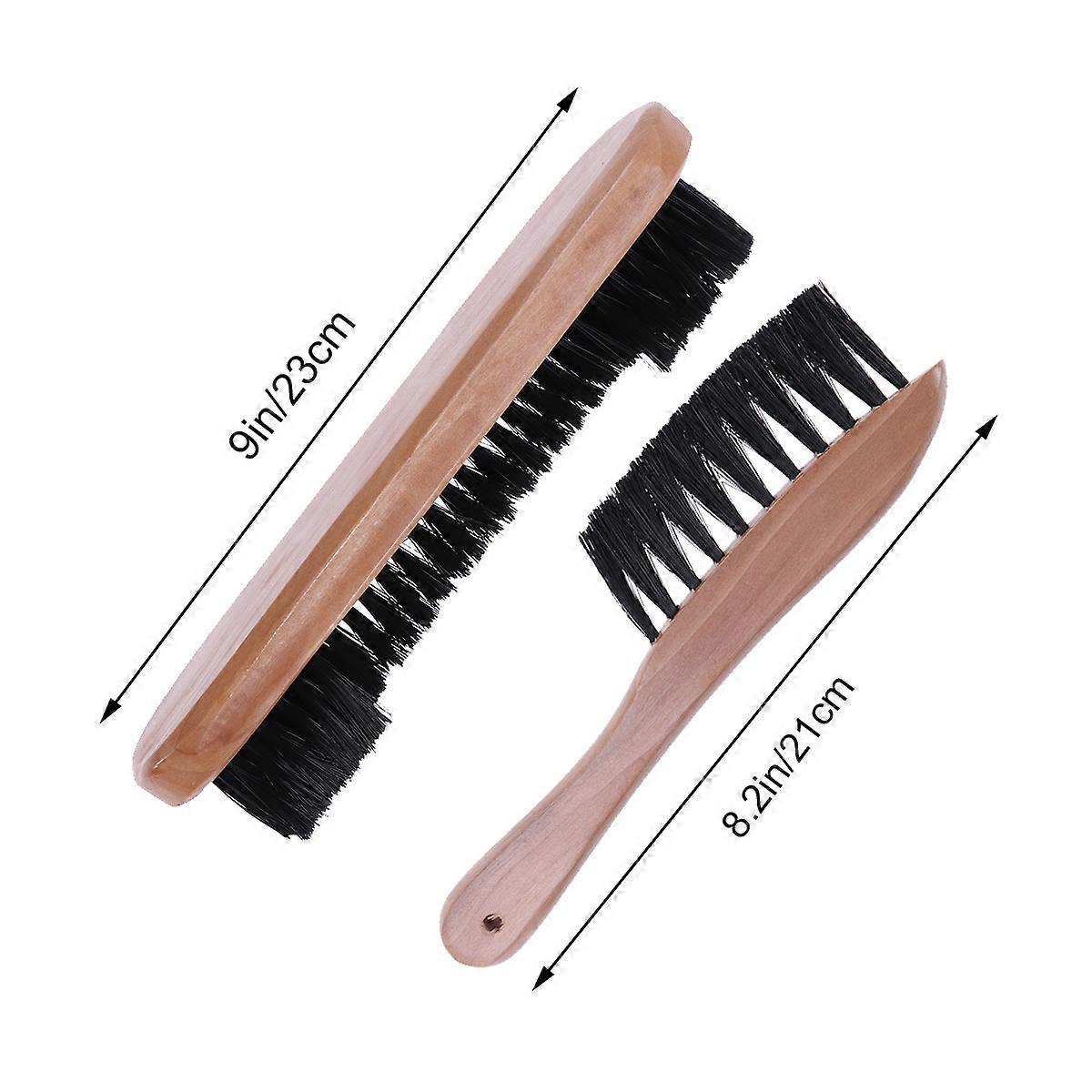 Escova de limpeza para mesa de bilhar e sinuca.