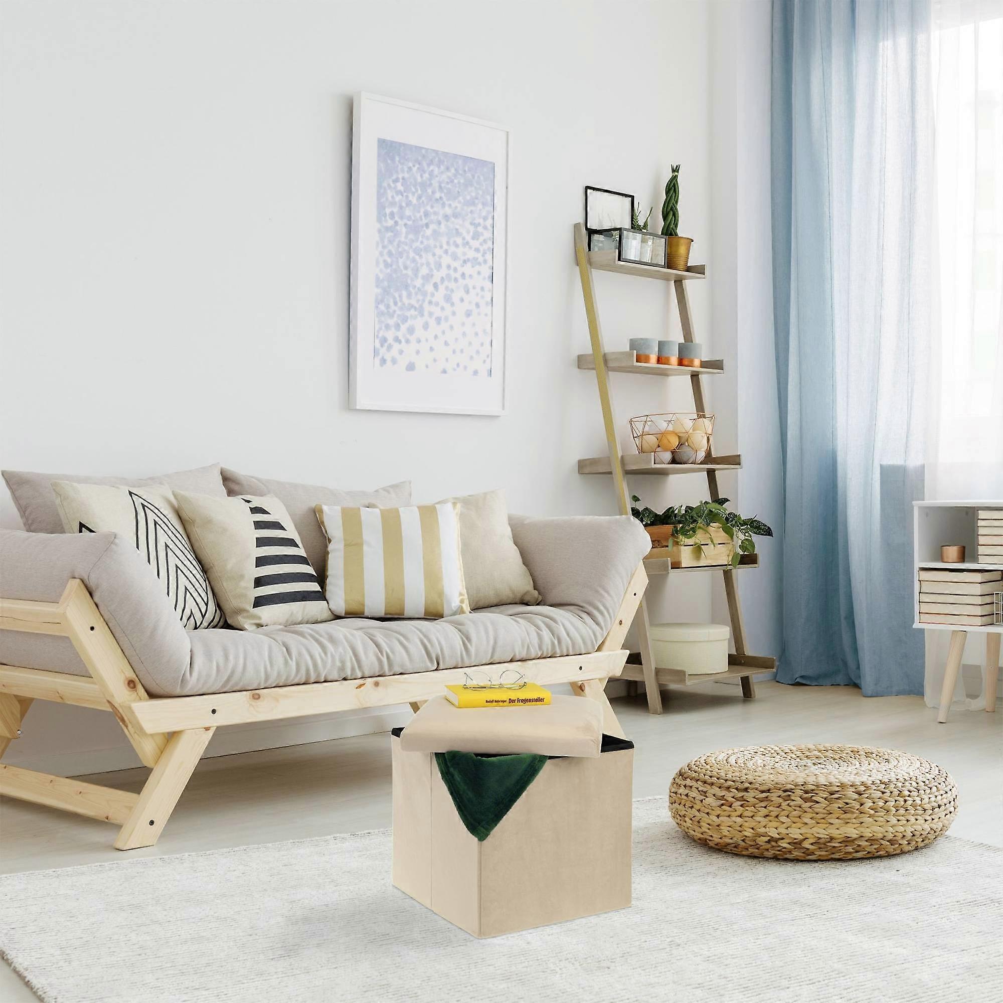 Pallet with storage space