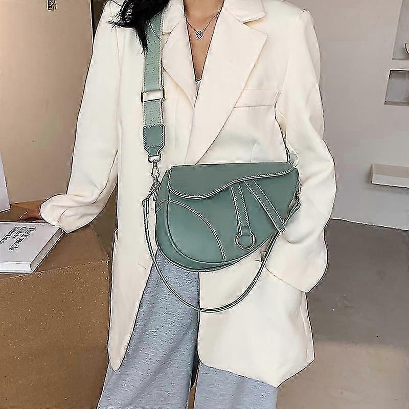 Fashionable wide messenger bag