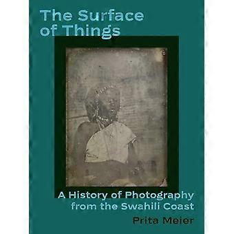 Het oppervlak van de dingen: een geschiedenis van fotografie van de Swahili-kust