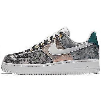 Nike Air Force 1 Low em Couro Metálico Feminino AO1017-100