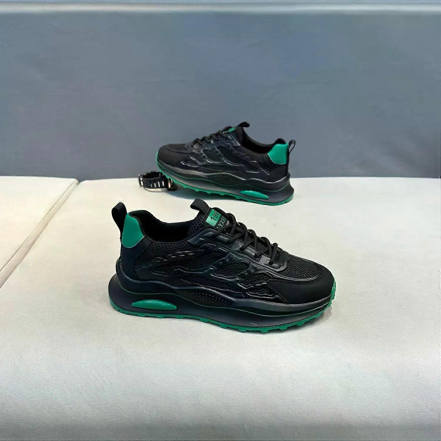 Versatile Casual Sports Shoes For Men Summer 2024 New Soft Sole Breathable Shoes Trendy White Crossbody Motorcycle Boots