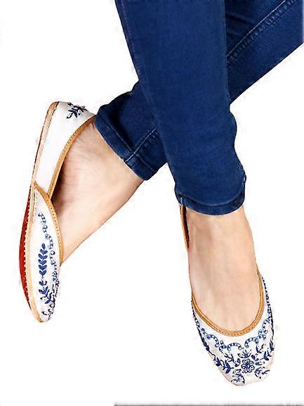 Glam Story Women's Fiona White Embellished Punjabi Jutti