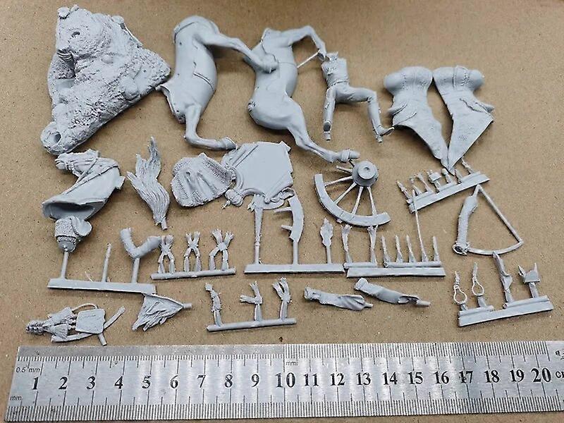 Napoleon's Elite Cavalry Resin Figure 1/24 Model Kit Unpainted Unassembled Toys