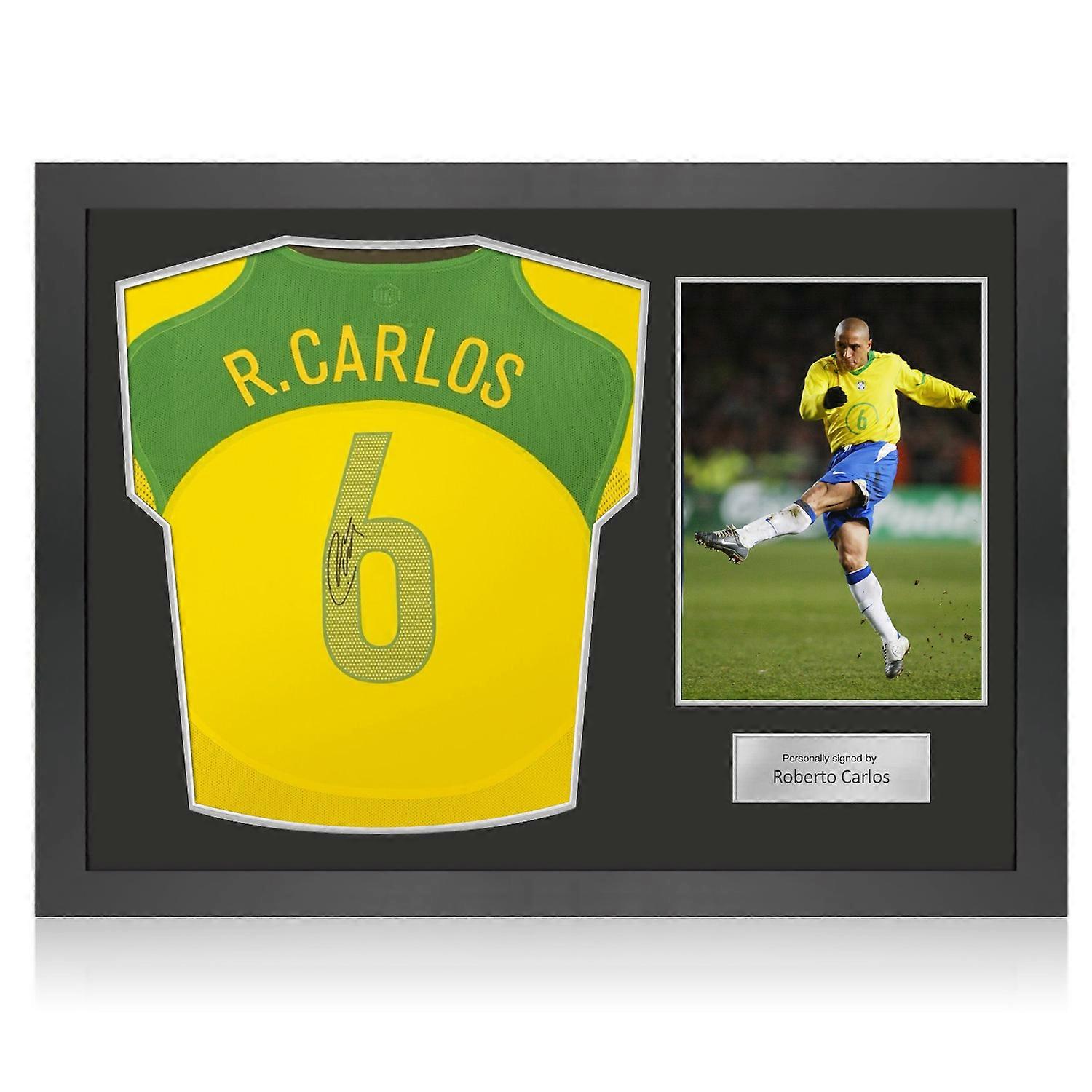 罗伯托·卡洛斯 (Roberto Carlos) 签下巴西 2004-06 赛季主场足球球衣。图标框架