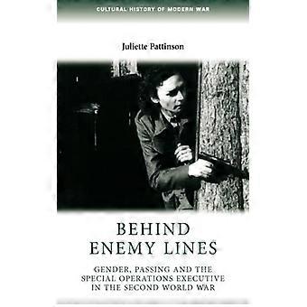 Atrás das Linhas Inimigas: Passagem de Gênero e a Executiva de Operações Especiais - Juliette Pattinson - Brochura - Livro em Inglês - História