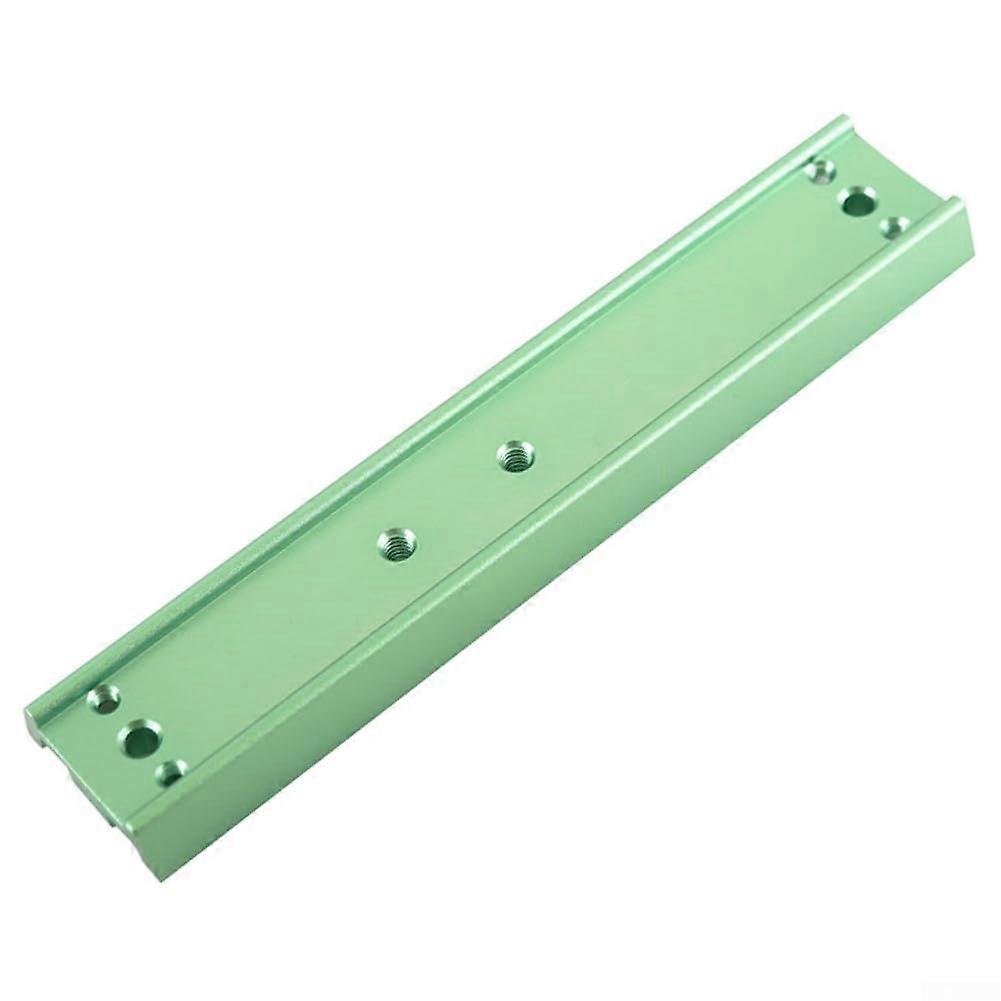 Swallowtail plate for astronomical telescope to connect equatorial mirrors