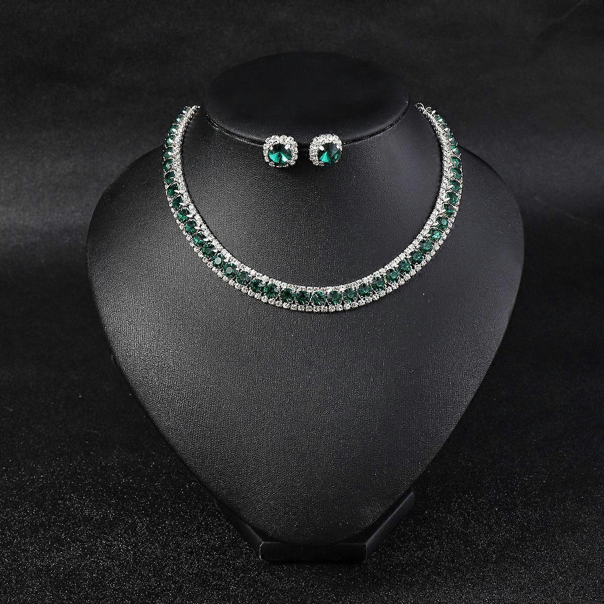 Ensemble de deux pièces de collier et boucles d'oreilles en diamant vert rétro à vendre