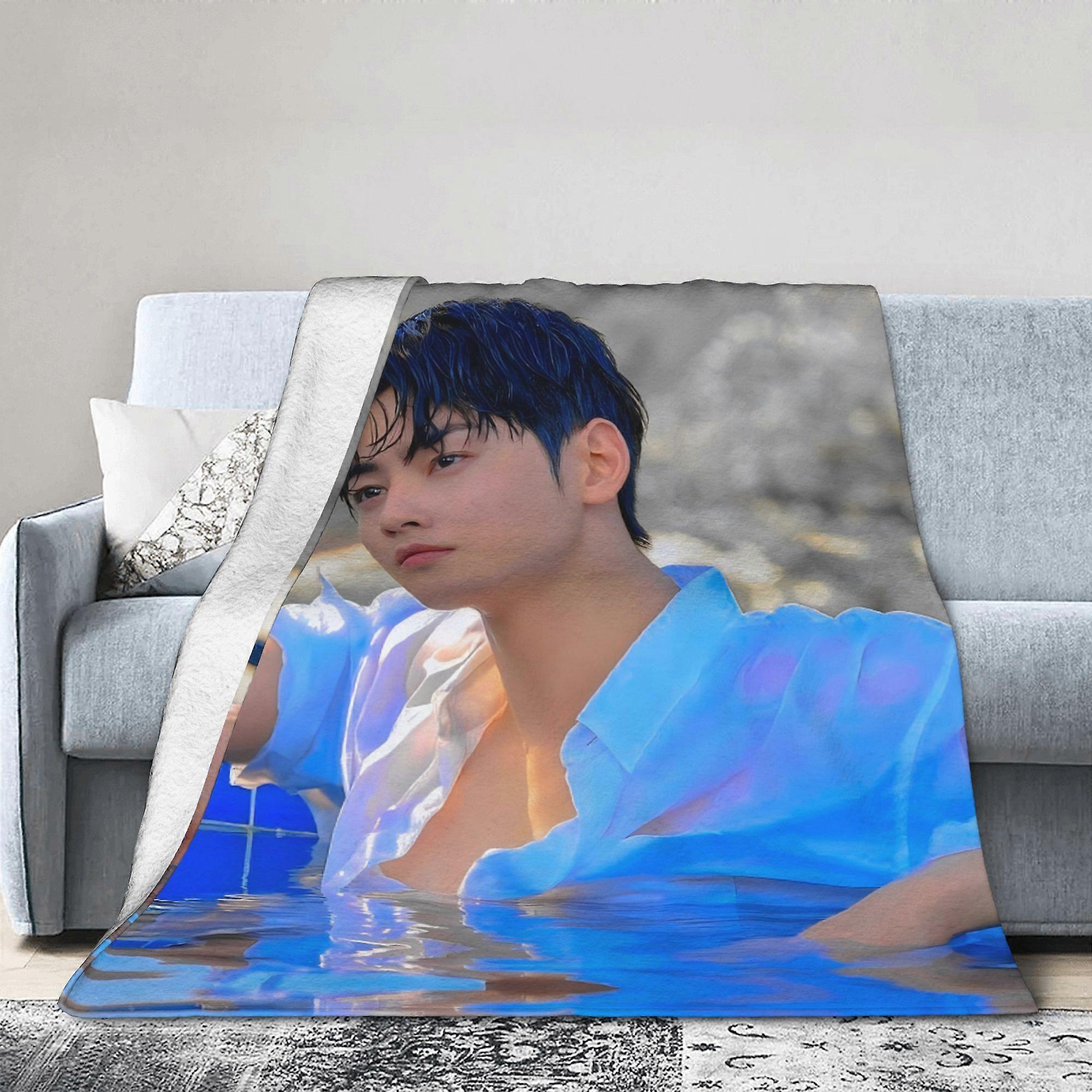 La chanteuse Cha Eun-Woo a conçu une couverture en flanelle ultra-douce, parfaite pour un salon chaleureux et confortable, une utilisation au bureau, une décoration de canapé, une utilisation saisonnière