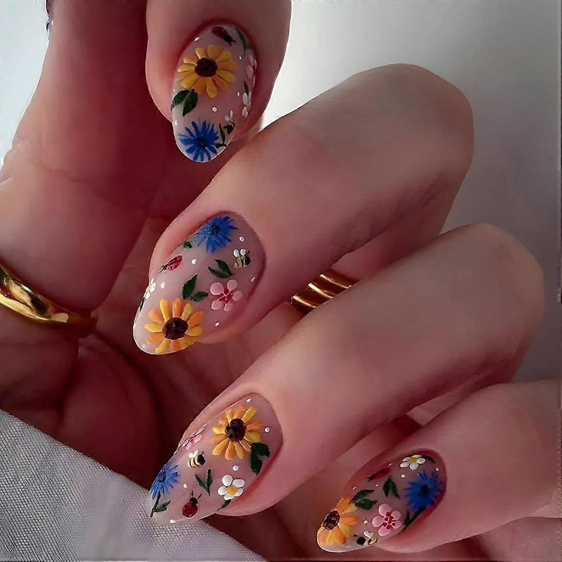 女性用ネイルプレスショートフラワーフレンチアーモンドネイルチップアクリルネイルフェイク