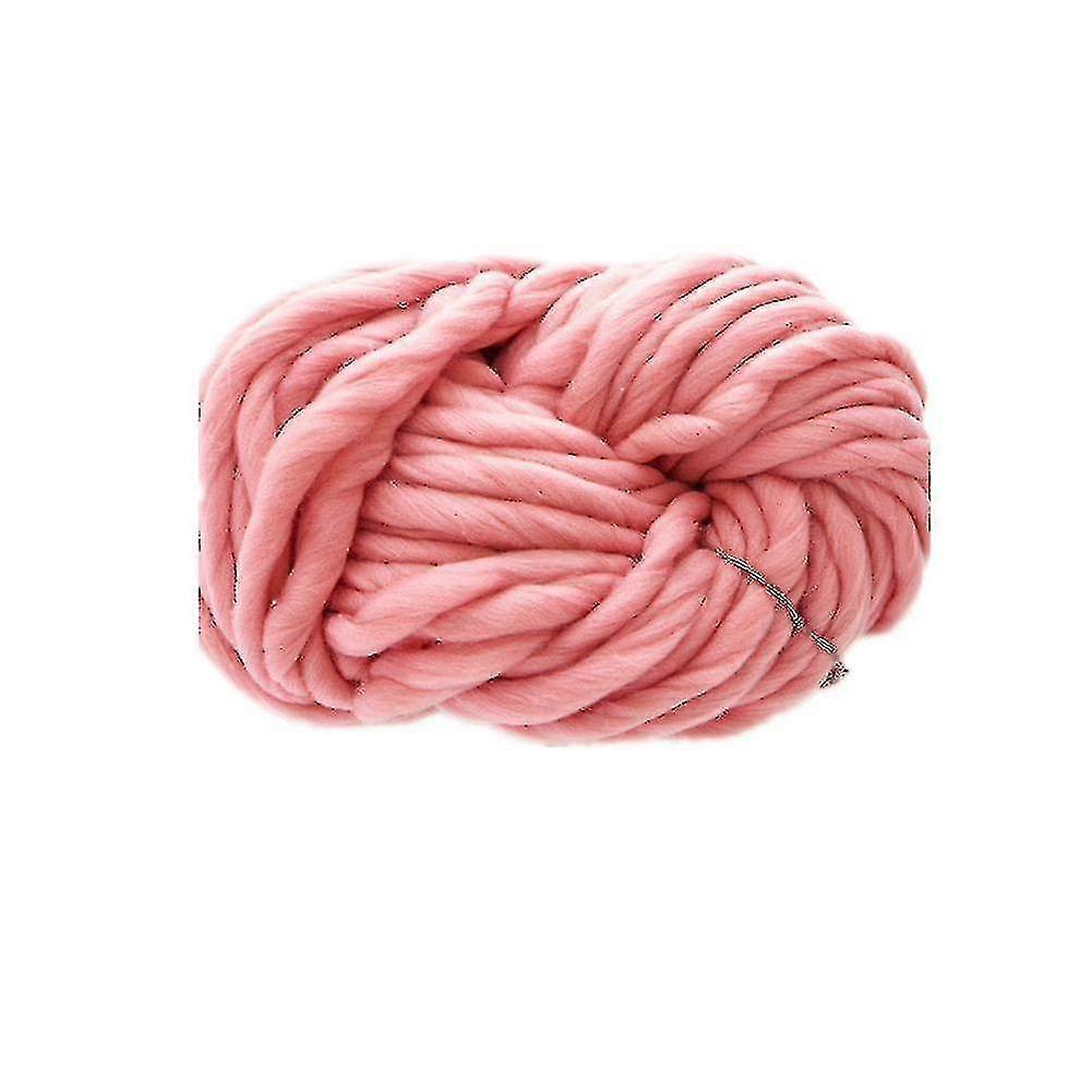 Wool yarn for knitted blankets, in thick ball form, soft and warm