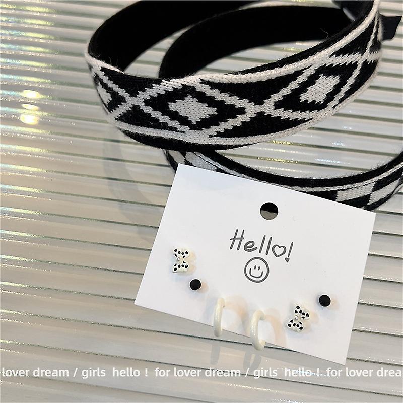 Nowy zestaw kolczyków Sweet And Lovely Girl Wind Kolczyki Spray Bear Love Kolczyki Wszechstronne kolczyki Damskie