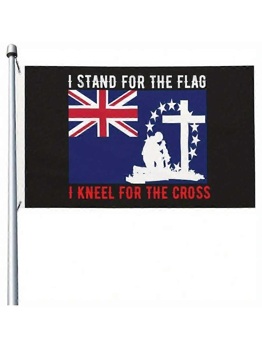 Une pièce d’un drapeau à double face mesurant des pieds, représentant le drapeau des îles Cook tout en s’agenouillant pour le drapeau de la croix