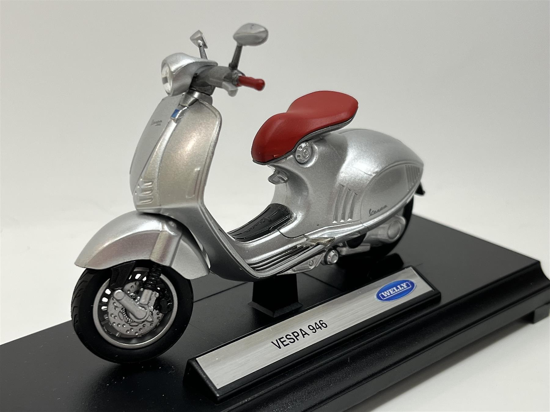 Vespa 946 Silver 1:18 Scale 12849