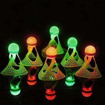 Led-veerballenset van 6 nylon badmintonballen voor avondspelletjes