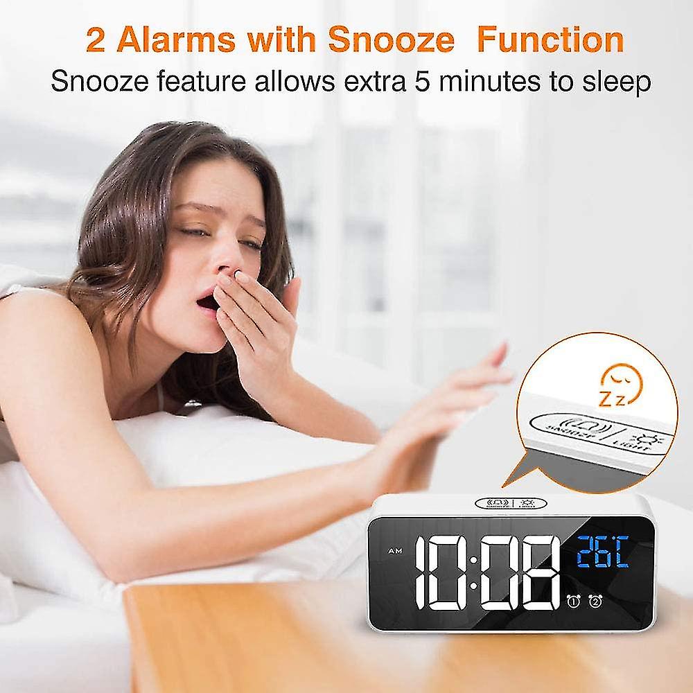 Voice Control Digital Alarm Clock With Temperature Display