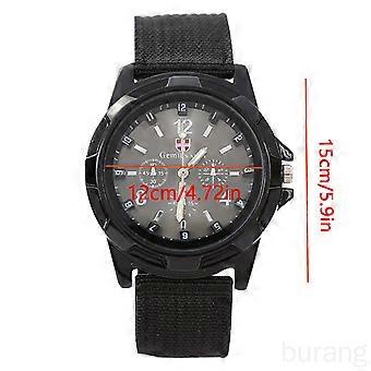 Een casual quartzhorloge met een zachte, verstelbare nylon band; een sportief en stijlvol herenpolshorloge.