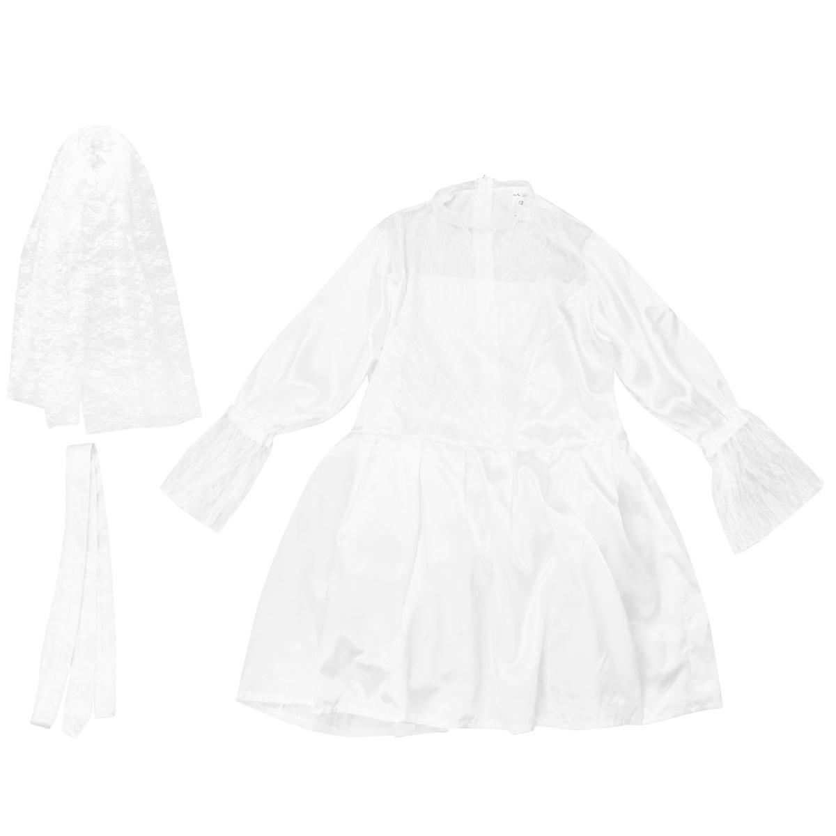 Comfortable Bridal Costume with Lace Features for Entertaining