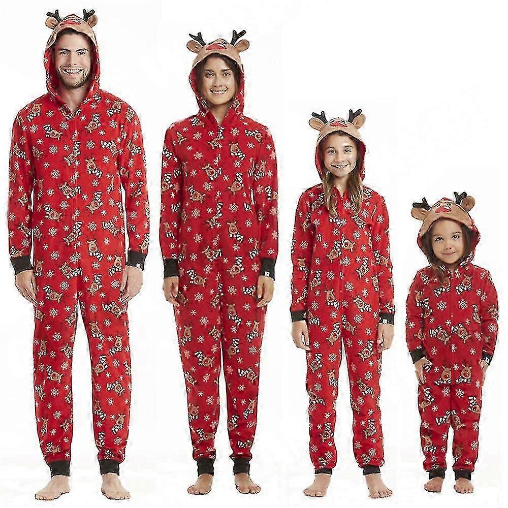 Pijama macacão com capuz e estampa de alce para toda a família combinar no Natal.