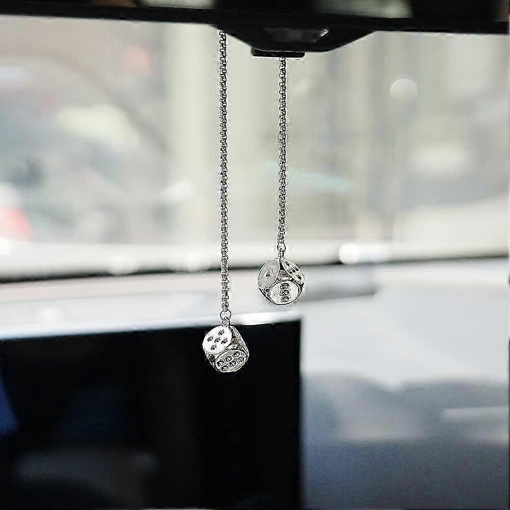 Pingente de metal espelho retrovisor com encantos de prata e design de dados pendurados criativos