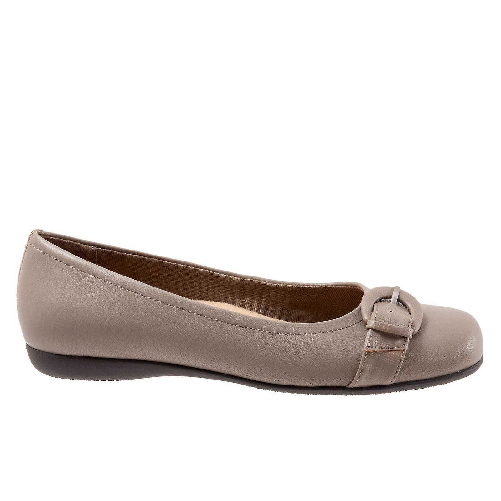 Trotters Adult Womens Sylvia Ballet Flats