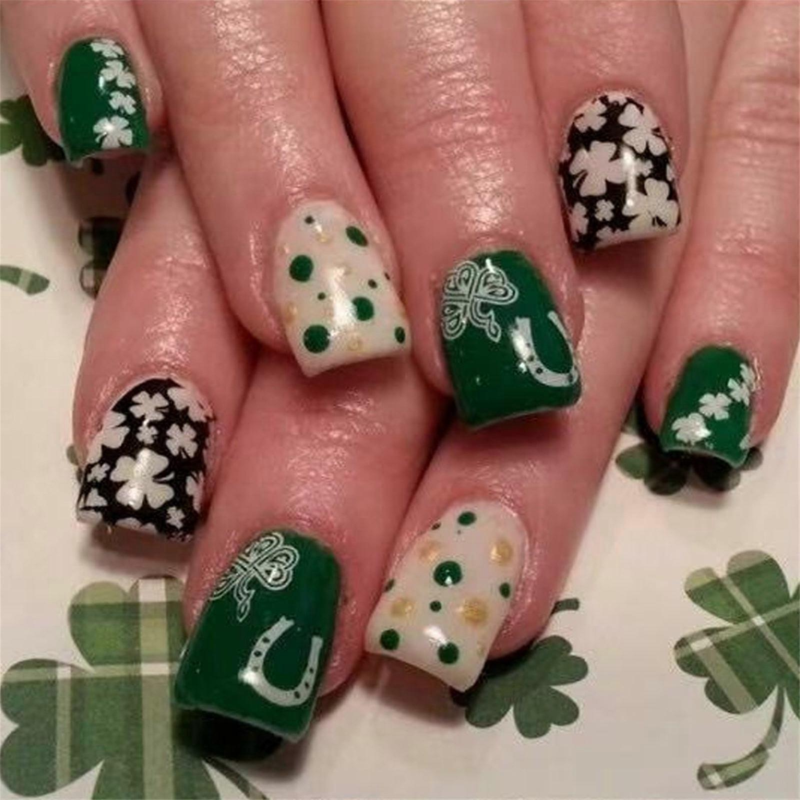 24個聖パトリックの日ネイルフレンチネイルチップスクエアフェイクネイル偽のネイルデザインフルカバーアクリルネイル