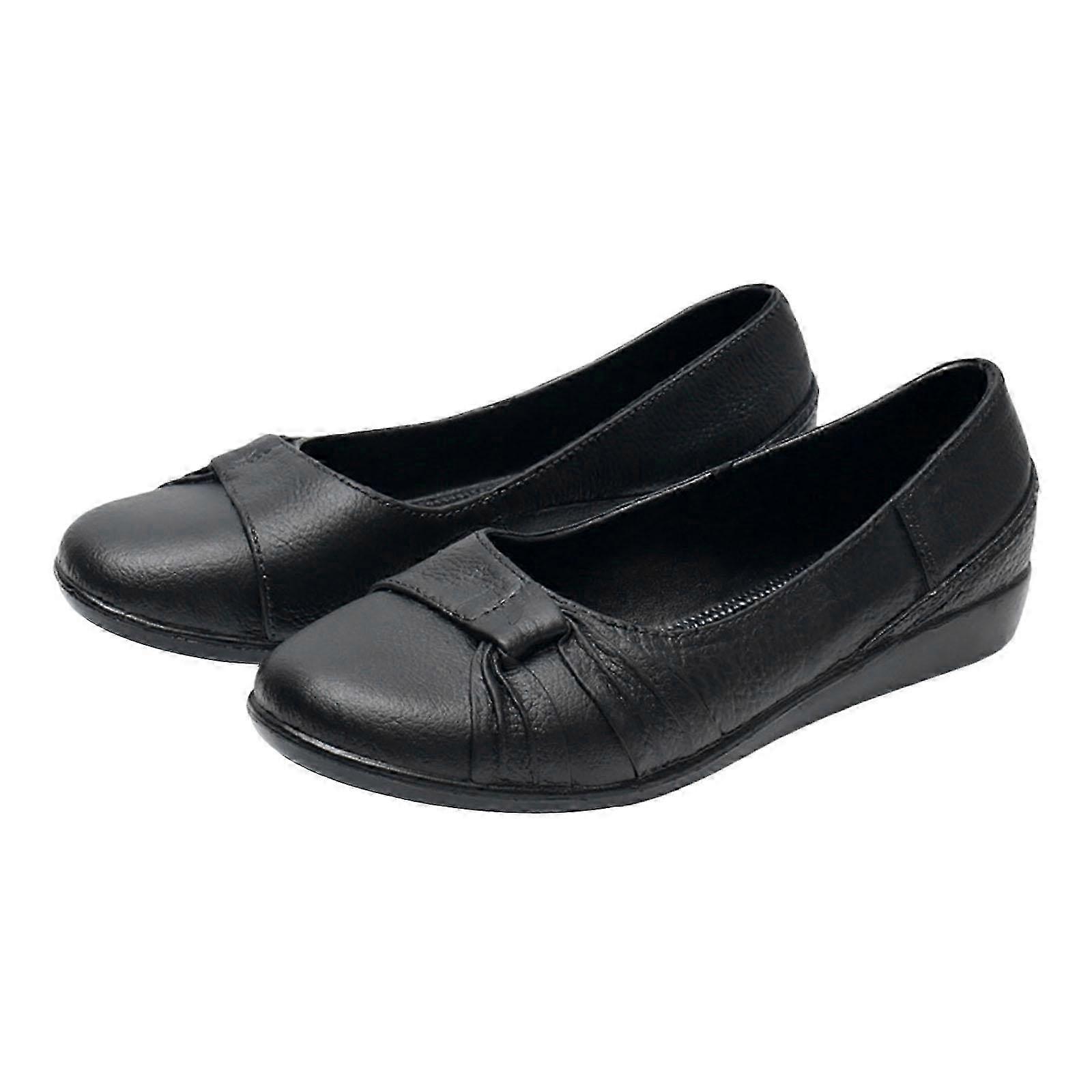 Stylish Flat Shoes Suitable for Professionals in Nursing, Kitchen, and Office Settings