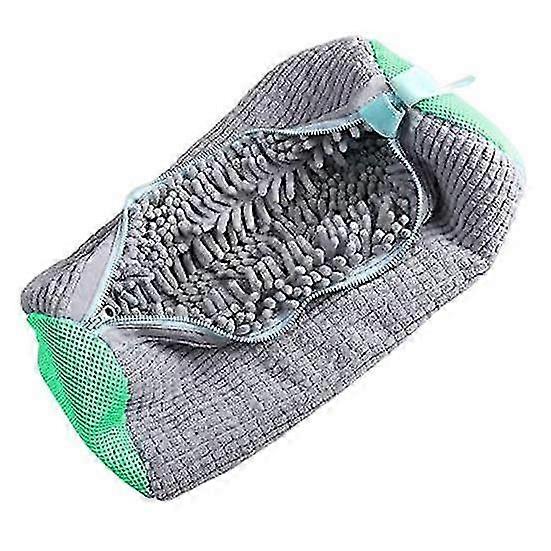 Shoe washing bag for laundry with smooth zipper closure